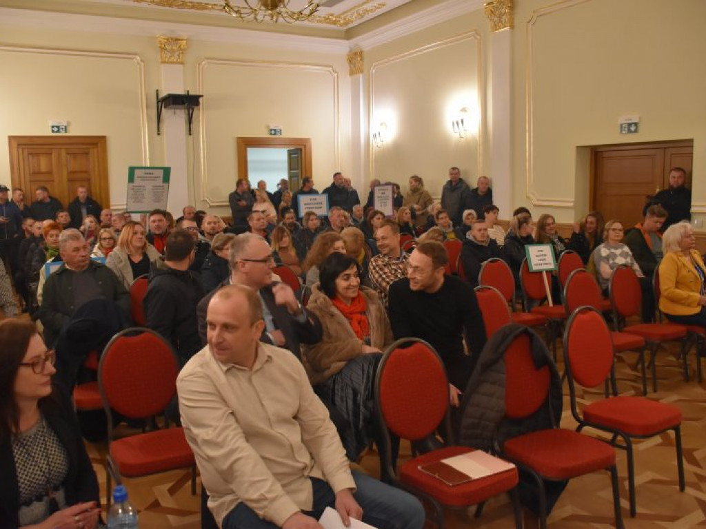 Podwyżki czynszów w Tarnobrzeskim Towarzystwie Budownictwa Społecznego. Emocje na spotkaniu mieszkańców z władzami miasta i spółki [zdjęcia]