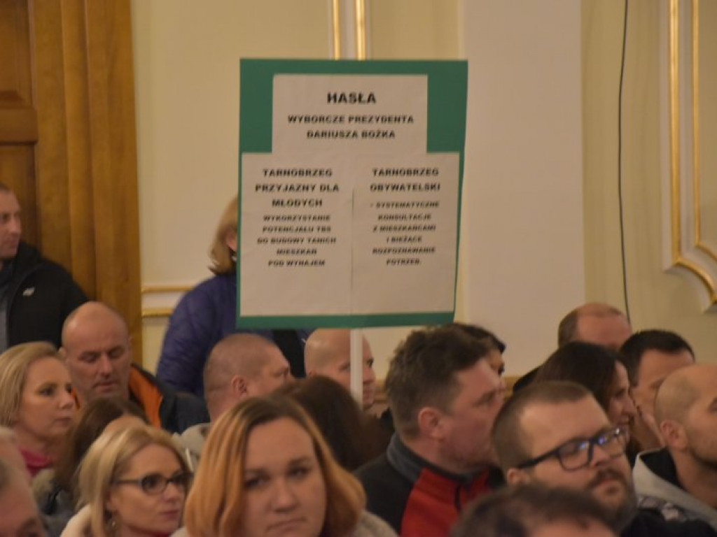 Podwyżki czynszów w Tarnobrzeskim Towarzystwie Budownictwa Społecznego. Emocje na spotkaniu mieszkańców z władzami miasta i spółki [zdjęcia]