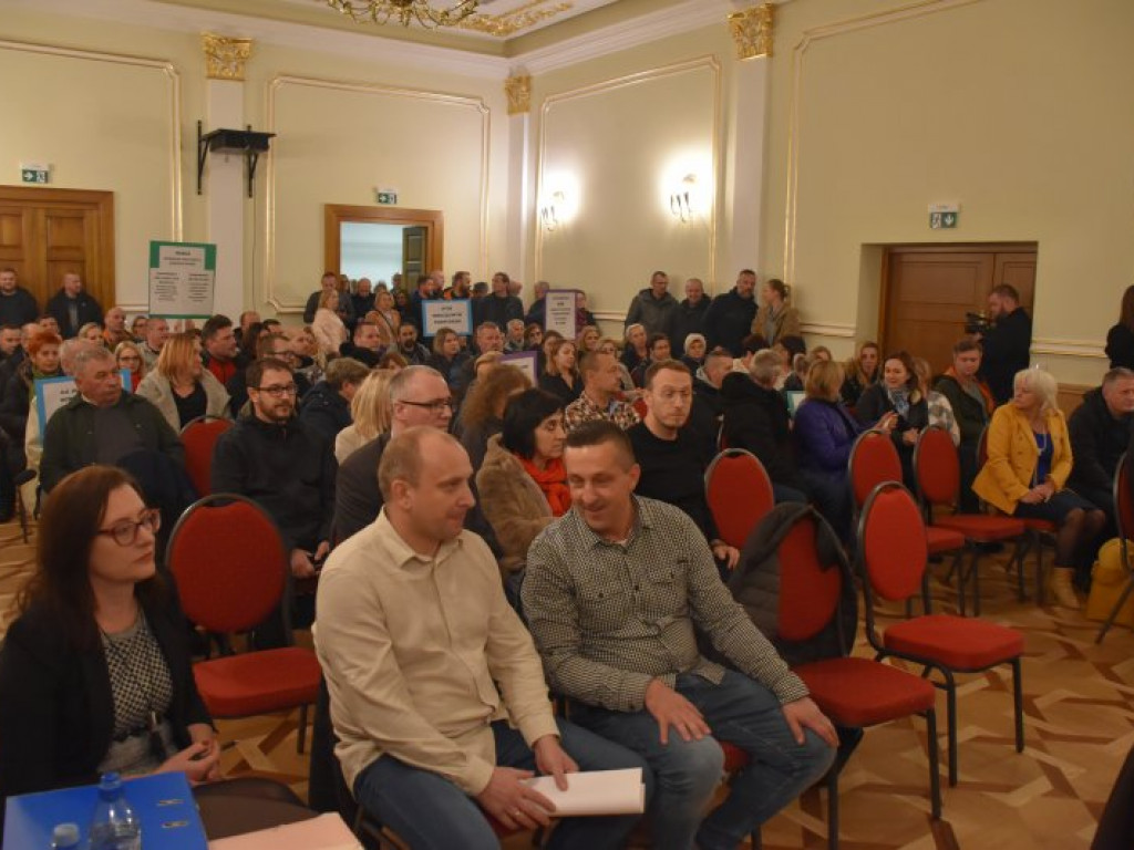 Podwyżki czynszów w Tarnobrzeskim Towarzystwie Budownictwa Społecznego. Emocje na spotkaniu mieszkańców z władzami miasta i spółki [zdjęcia]