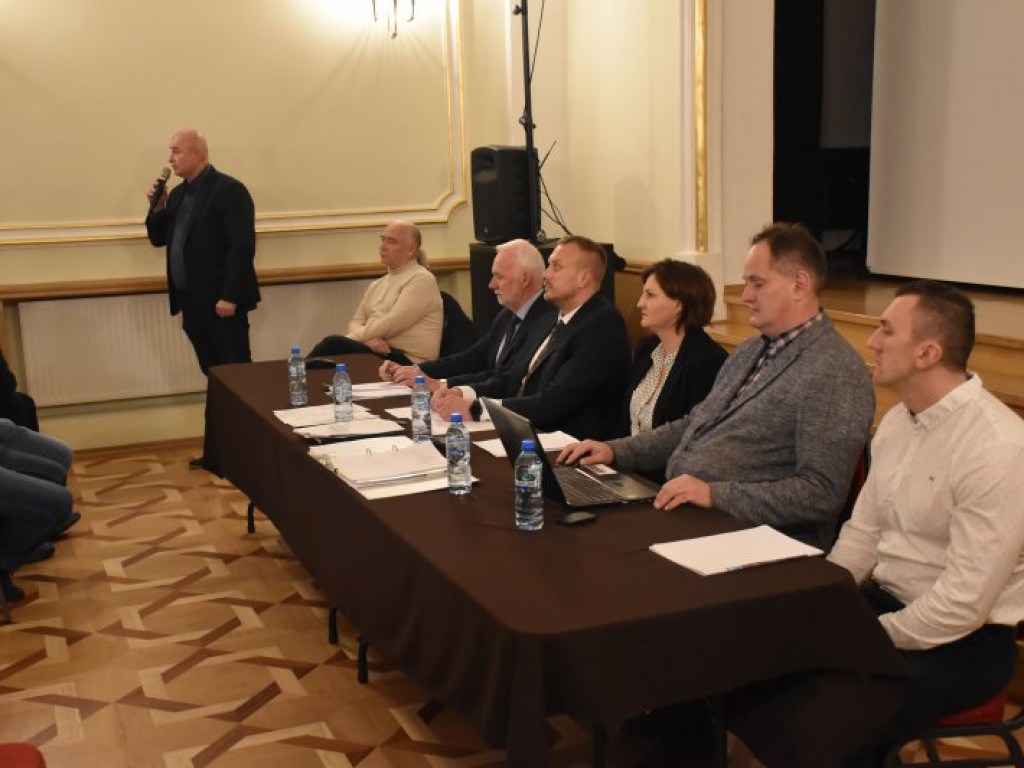 Podwyżki czynszów w Tarnobrzeskim Towarzystwie Budownictwa Społecznego. Emocje na spotkaniu mieszkańców z władzami miasta i spółki [zdjęcia]