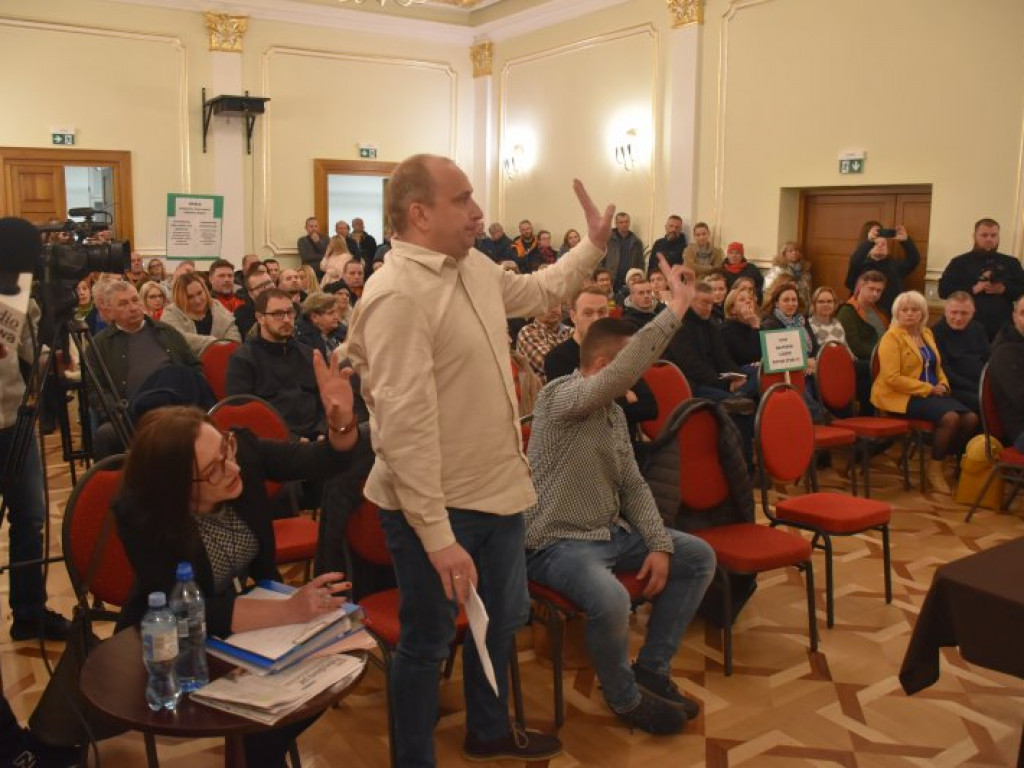 Podwyżki czynszów w Tarnobrzeskim Towarzystwie Budownictwa Społecznego. Emocje na spotkaniu mieszkańców z władzami miasta i spółki [zdjęcia]