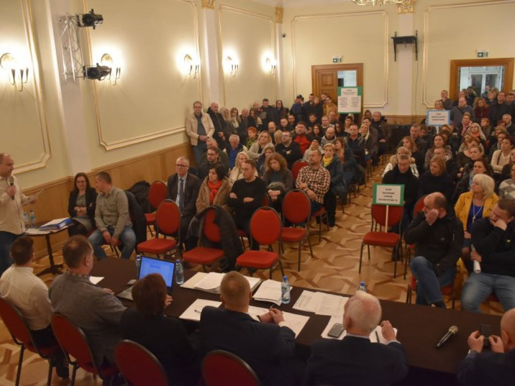 Podwyżki czynszów w Tarnobrzeskim Towarzystwie Budownictwa Społecznego. Emocje na spotkaniu mieszkańców z władzami miasta i spółki [zdjęcia]
