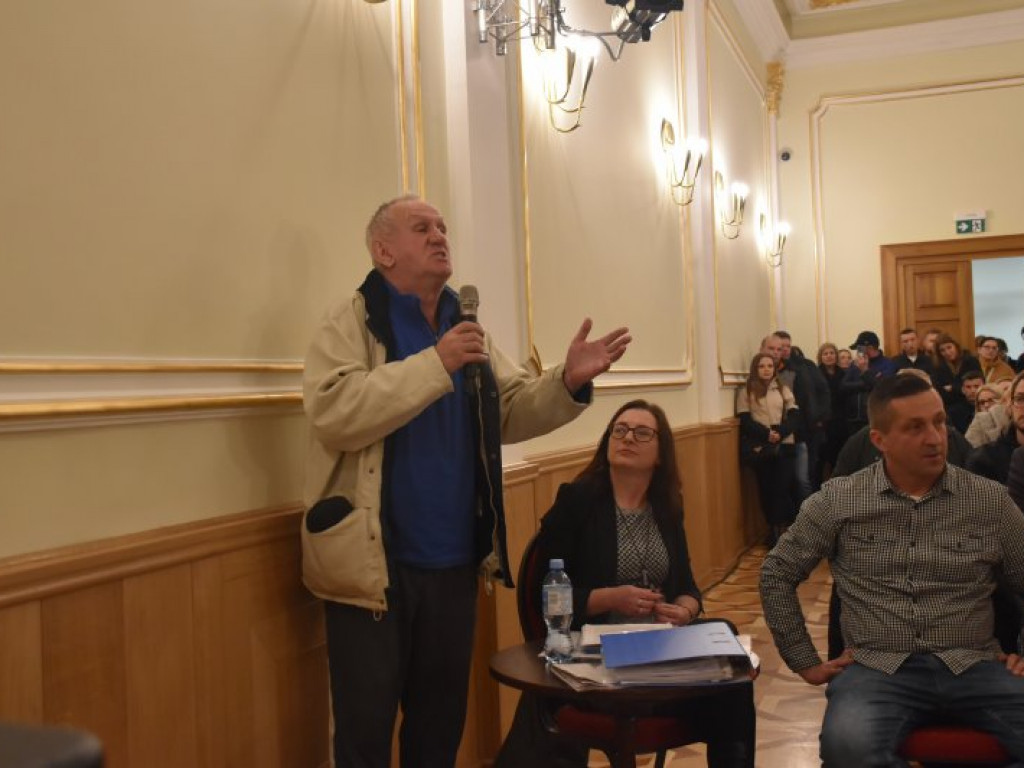 Podwyżki czynszów w Tarnobrzeskim Towarzystwie Budownictwa Społecznego. Emocje na spotkaniu mieszkańców z władzami miasta i spółki [zdjęcia]