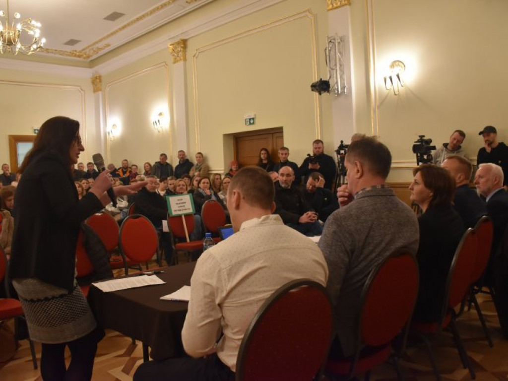 Podwyżki czynszów w Tarnobrzeskim Towarzystwie Budownictwa Społecznego. Emocje na spotkaniu mieszkańców z władzami miasta i spółki [zdjęcia]