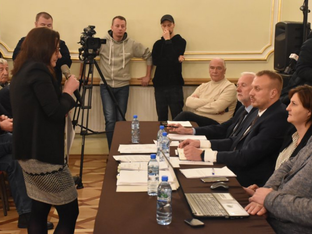 Podwyżki czynszów w Tarnobrzeskim Towarzystwie Budownictwa Społecznego. Emocje na spotkaniu mieszkańców z władzami miasta i spółki [zdjęcia]