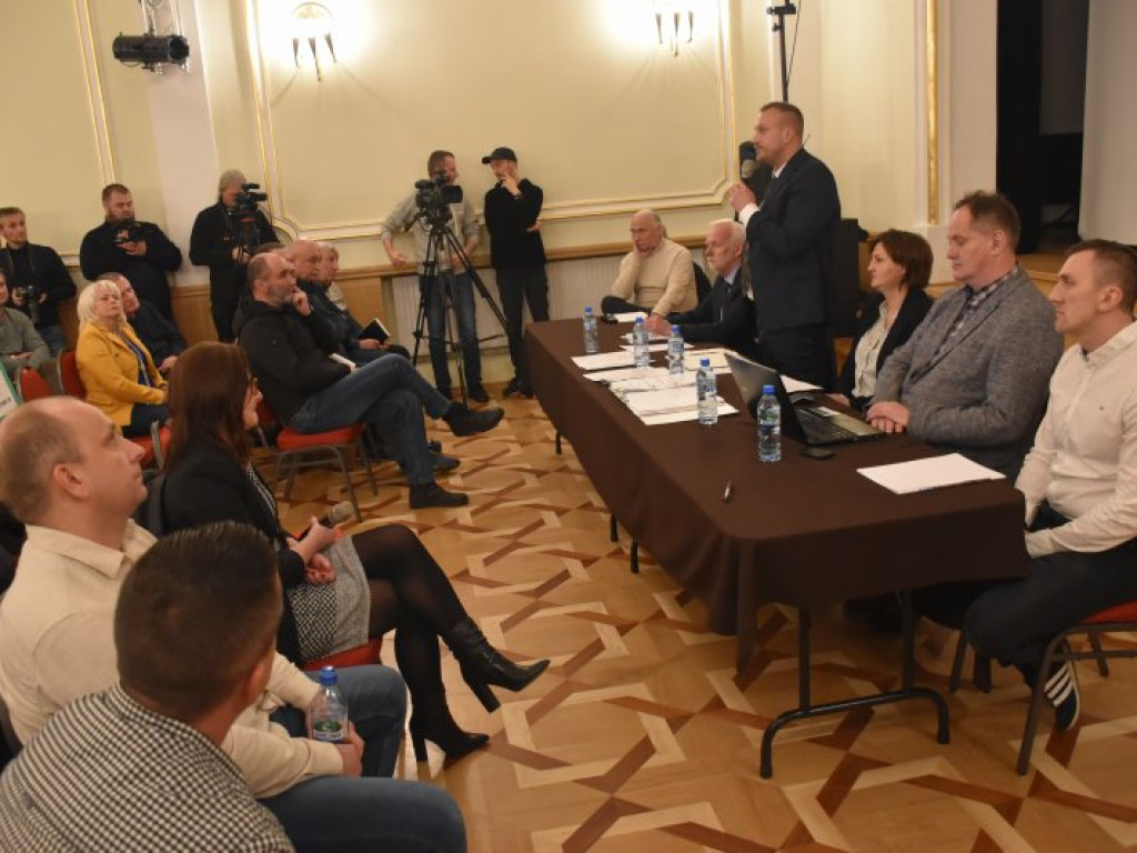 Podwyżki czynszów w Tarnobrzeskim Towarzystwie Budownictwa Społecznego. Emocje na spotkaniu mieszkańców z władzami miasta i spółki [zdjęcia]