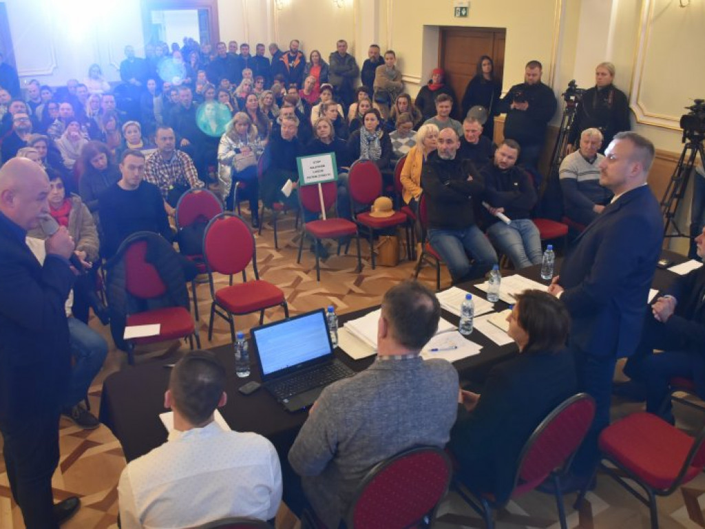 Podwyżki czynszów w Tarnobrzeskim Towarzystwie Budownictwa Społecznego. Emocje na spotkaniu mieszkańców z władzami miasta i spółki [zdjęcia]