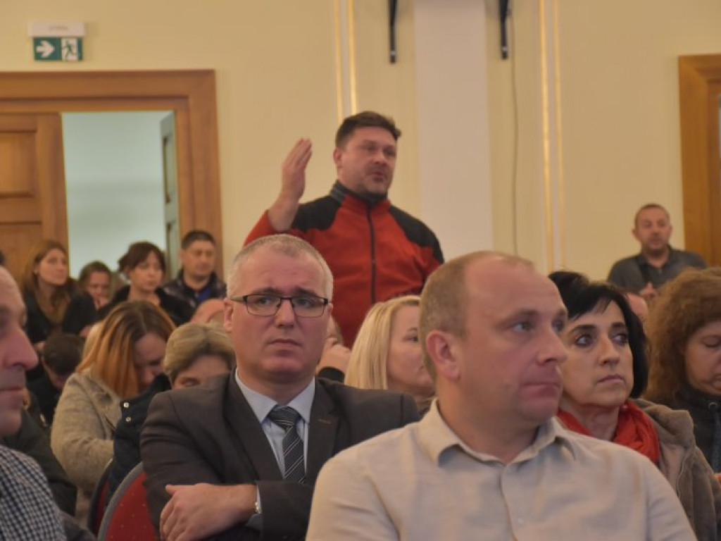 Podwyżki czynszów w Tarnobrzeskim Towarzystwie Budownictwa Społecznego. Emocje na spotkaniu mieszkańców z władzami miasta i spółki [zdjęcia]