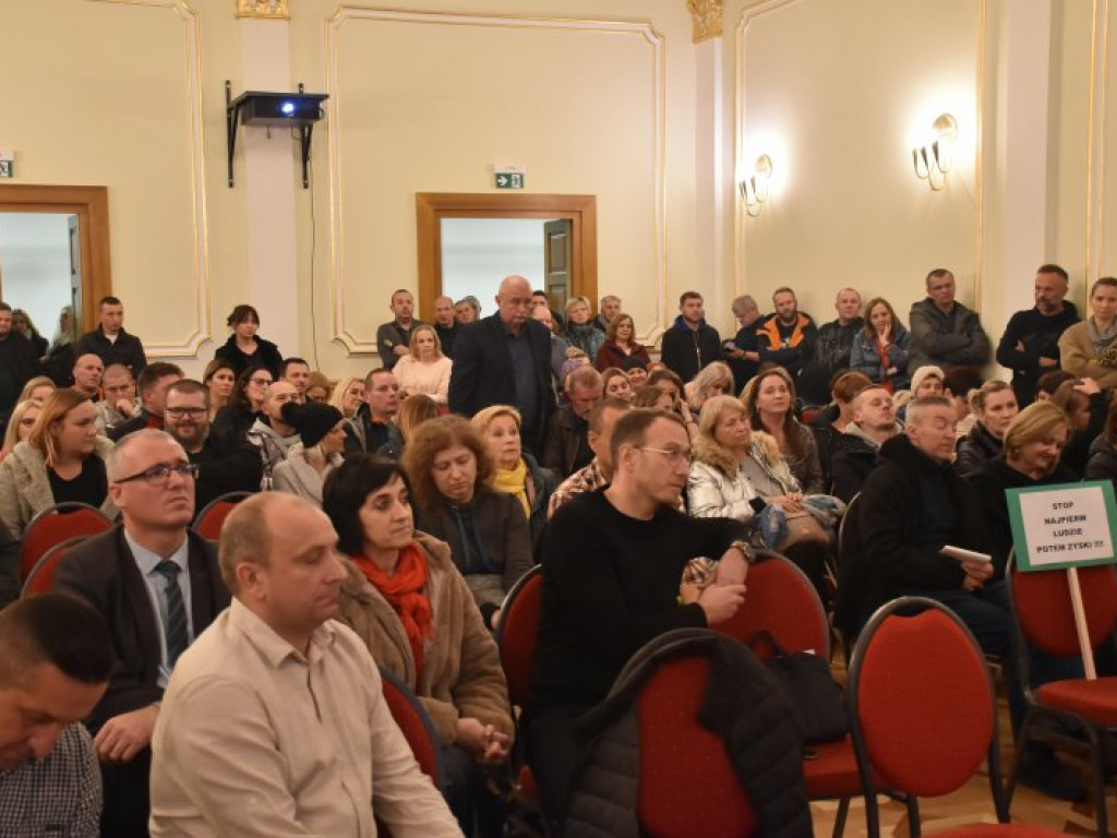 Podwyżki czynszów w Tarnobrzeskim Towarzystwie Budownictwa Społecznego. Emocje na spotkaniu mieszkańców z władzami miasta i spółki [zdjęcia]