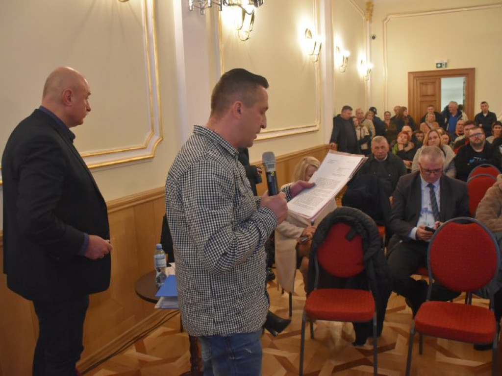 Podwyżki czynszów w Tarnobrzeskim Towarzystwie Budownictwa Społecznego. Emocje na spotkaniu mieszkańców z władzami miasta i spółki [zdjęcia]