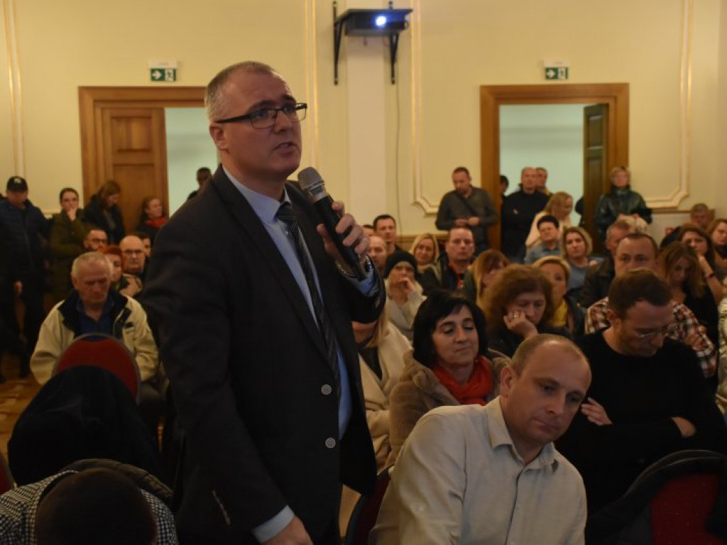 Podwyżki czynszów w Tarnobrzeskim Towarzystwie Budownictwa Społecznego. Emocje na spotkaniu mieszkańców z władzami miasta i spółki [zdjęcia]