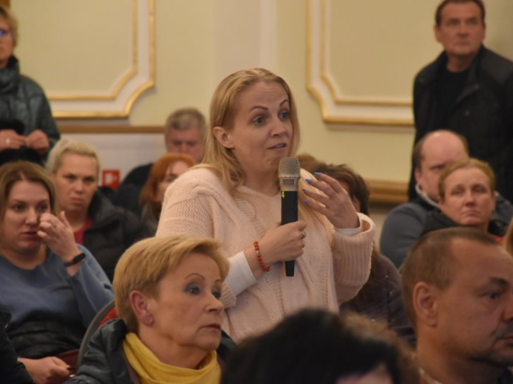 Podwyżki czynszów w Tarnobrzeskim Towarzystwie Budownictwa Społecznego. Emocje na spotkaniu mieszkańców z władzami miasta i spółki [zdjęcia]