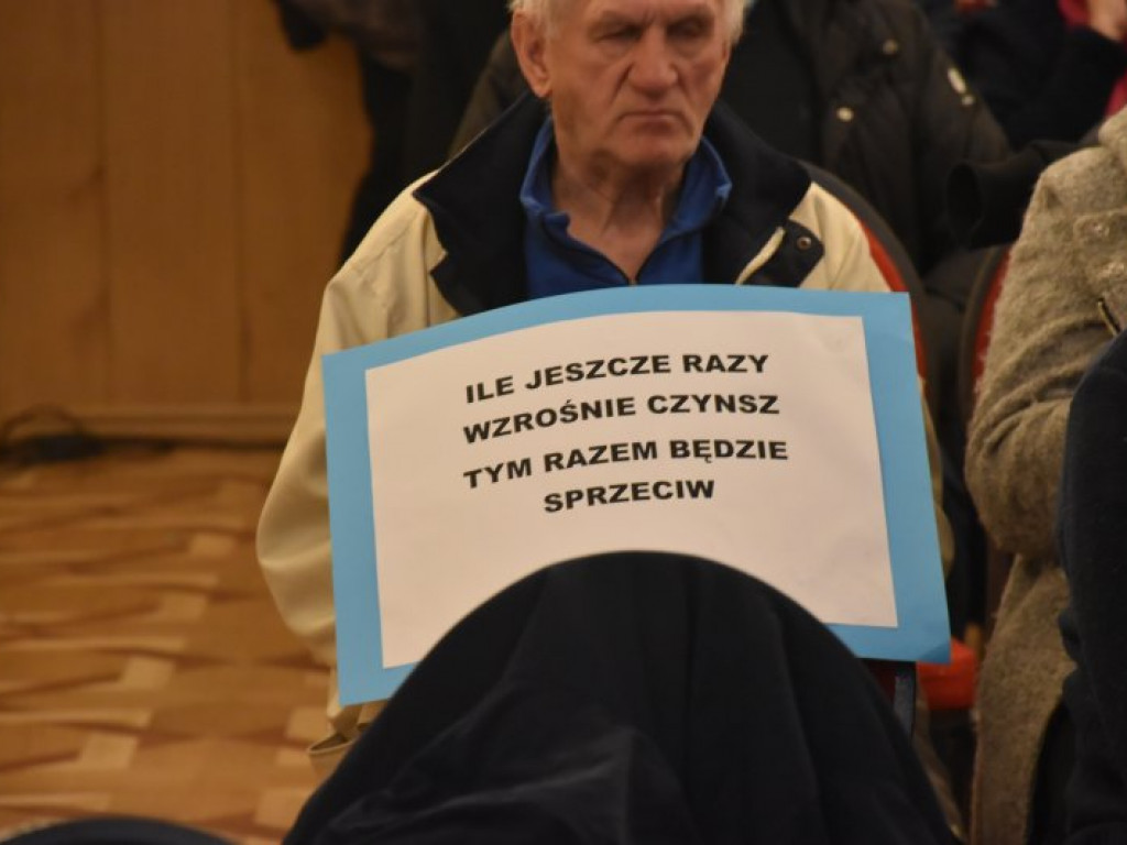 Podwyżki czynszów w Tarnobrzeskim Towarzystwie Budownictwa Społecznego. Emocje na spotkaniu mieszkańców z władzami miasta i spółki [zdjęcia]