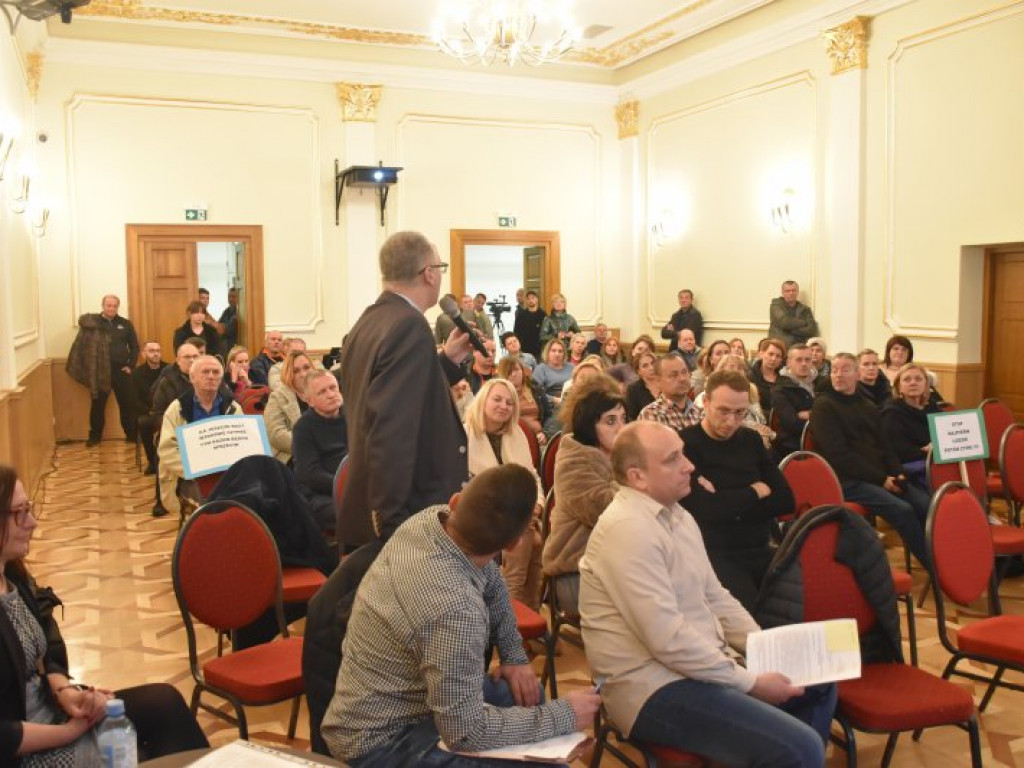 Podwyżki czynszów w Tarnobrzeskim Towarzystwie Budownictwa Społecznego. Emocje na spotkaniu mieszkańców z władzami miasta i spółki [zdjęcia]
