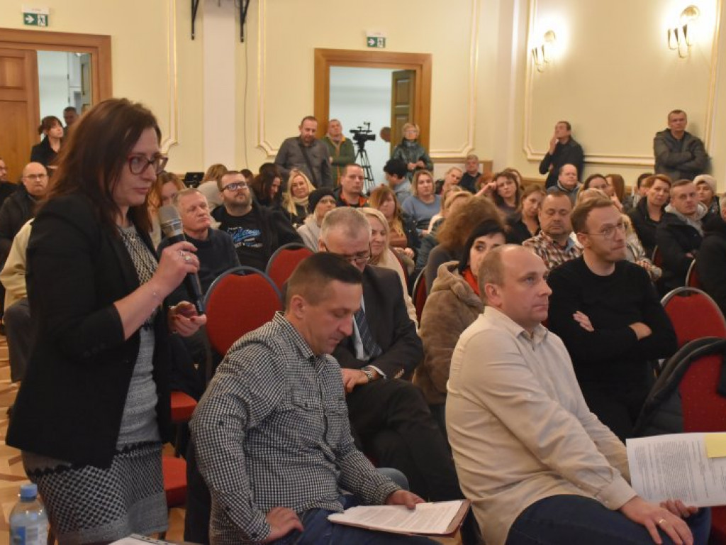 Podwyżki czynszów w Tarnobrzeskim Towarzystwie Budownictwa Społecznego. Emocje na spotkaniu mieszkańców z władzami miasta i spółki [zdjęcia]