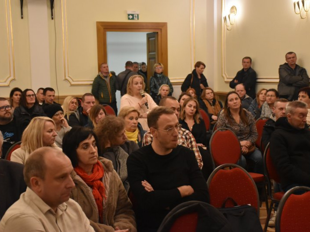 Podwyżki czynszów w Tarnobrzeskim Towarzystwie Budownictwa Społecznego. Emocje na spotkaniu mieszkańców z władzami miasta i spółki [zdjęcia]