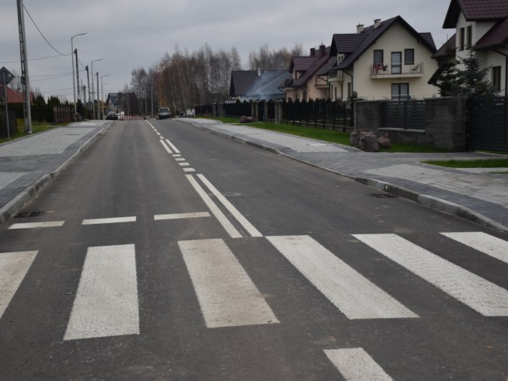 W Gorzycach oddali do użytku bardzo potrzebną drogę [zdjęcia]