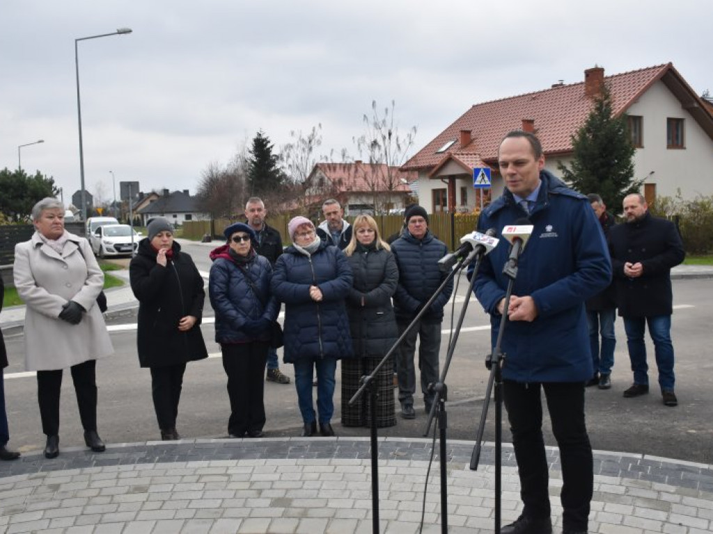 W Gorzycach oddali do użytku bardzo potrzebną drogę [zdjęcia]