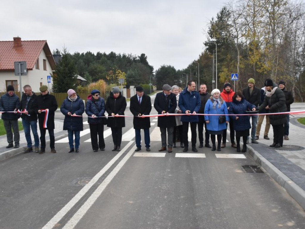W Gorzycach oddali do użytku bardzo potrzebną drogę [zdjęcia]