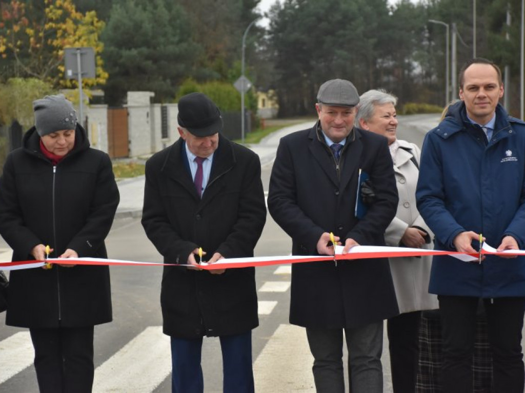 W Gorzycach oddali do użytku bardzo potrzebną drogę [zdjęcia]