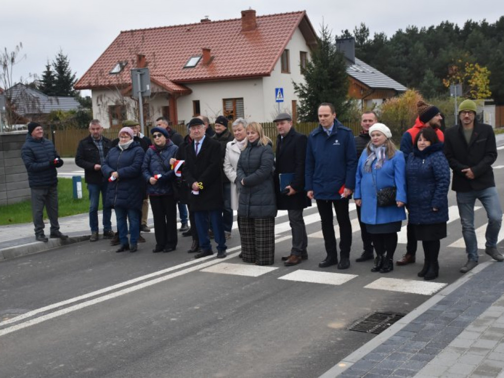 W Gorzycach oddali do użytku bardzo potrzebną drogę [zdjęcia]