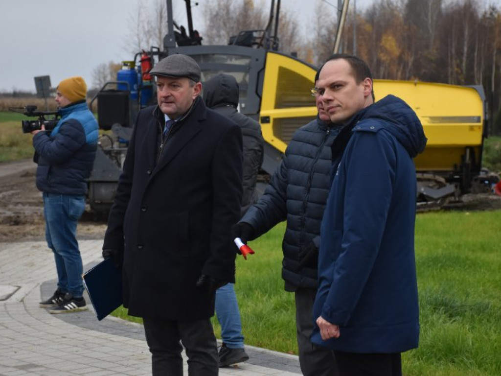 W Gorzycach oddali do użytku bardzo potrzebną drogę [zdjęcia]