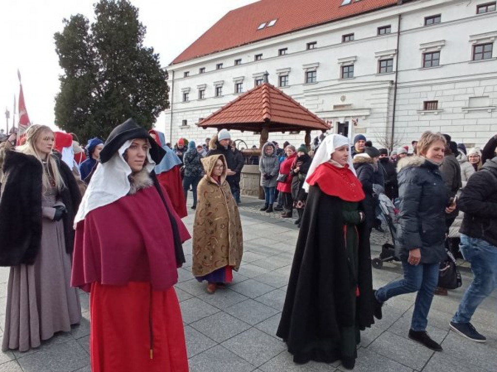 W Sandomierzu trwa Święto Młodego Wina. Zobacz zdjęcia z korowodu