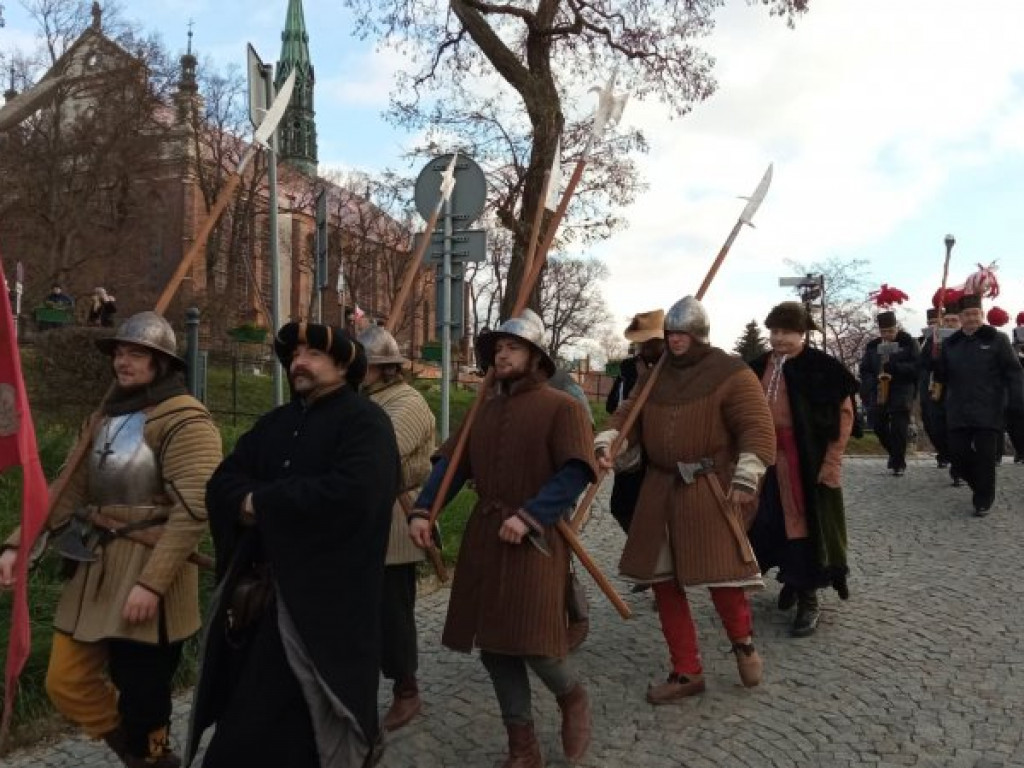 W Sandomierzu trwa Święto Młodego Wina. Zobacz zdjęcia z korowodu