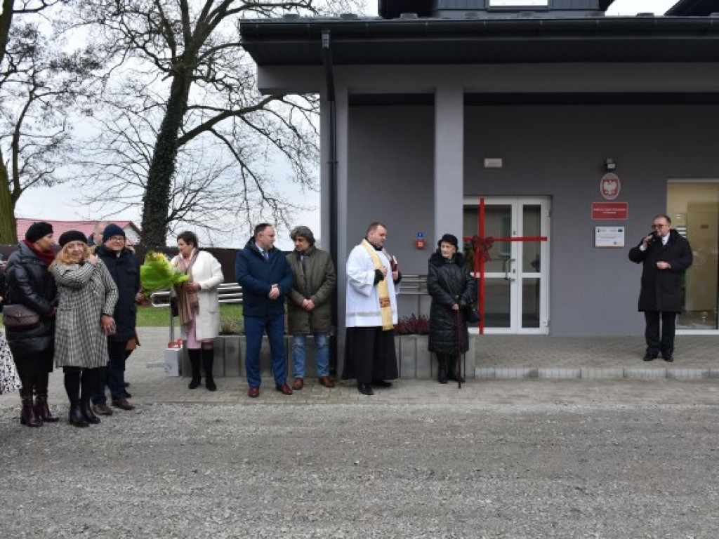 Wyjątkowy prezent mikołajkowy dla uczniów z podsandomierskiej miejscowości. Dostali ... nową szkołę [zdjęcia]