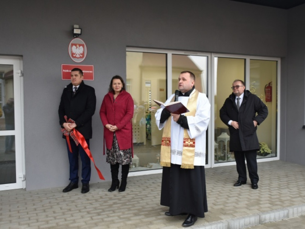 Wyjątkowy prezent mikołajkowy dla uczniów z podsandomierskiej miejscowości. Dostali ... nową szkołę [zdjęcia]