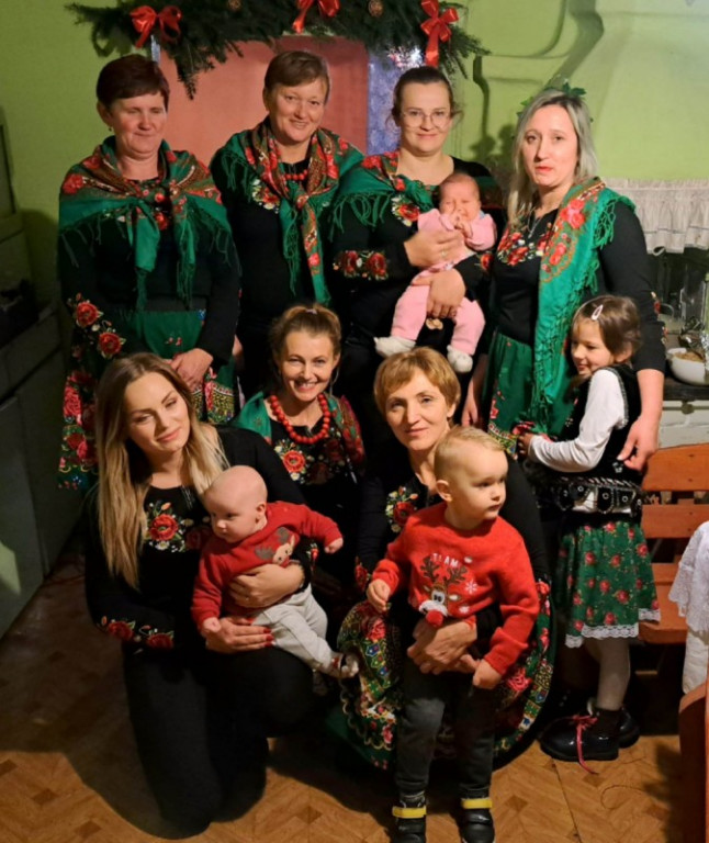 Zorganizowali wigilię w starej, wiejskiej chacie