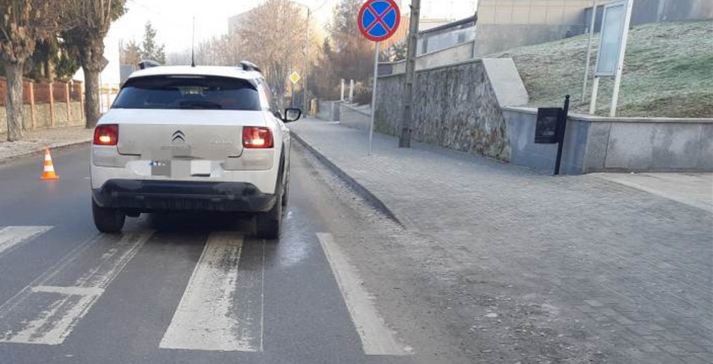Potrącenie nastolatki na pasach