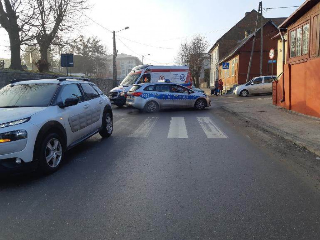 Potrącenie nastolatki na pasach
