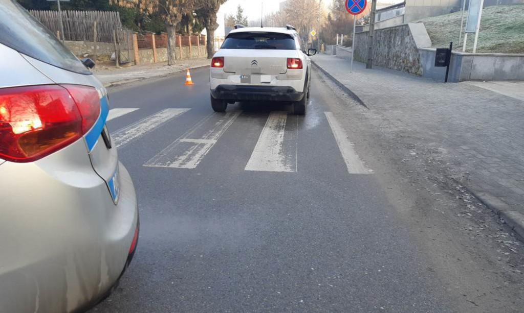 Potrącenie nastolatki na pasach