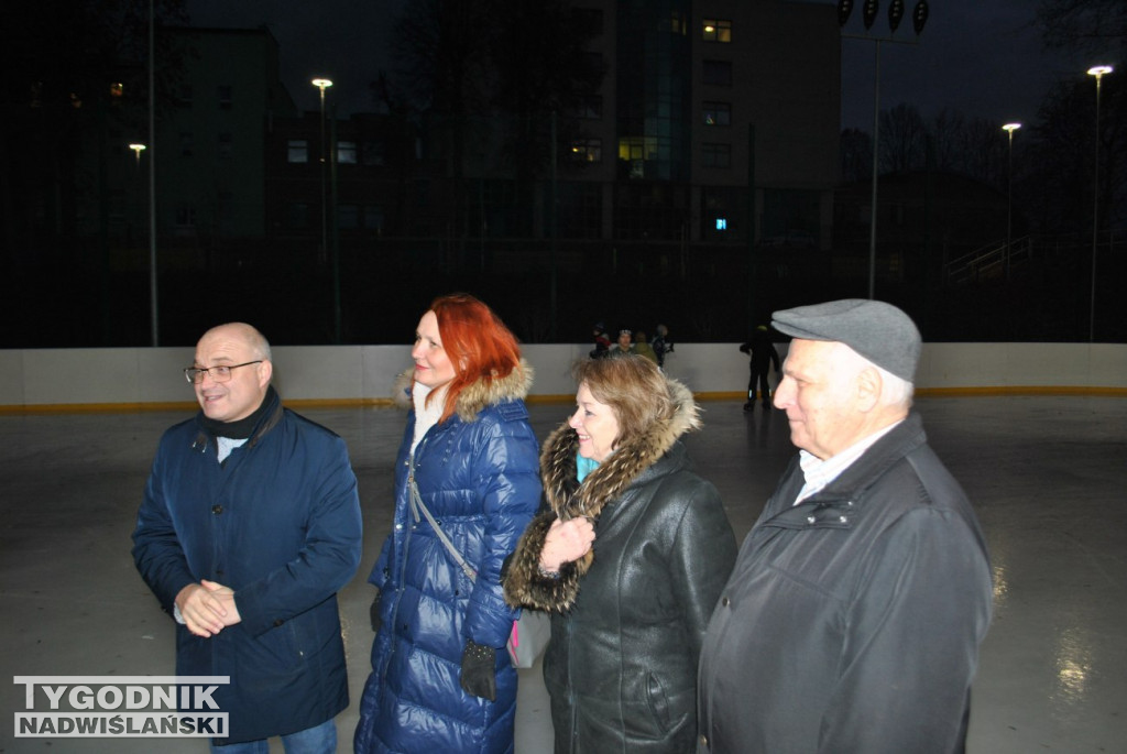 W Opatowie ruszyło darmowe lodowisko