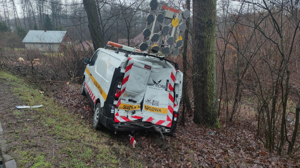 Zderzenie tira ze służbą drogową na krajowej 