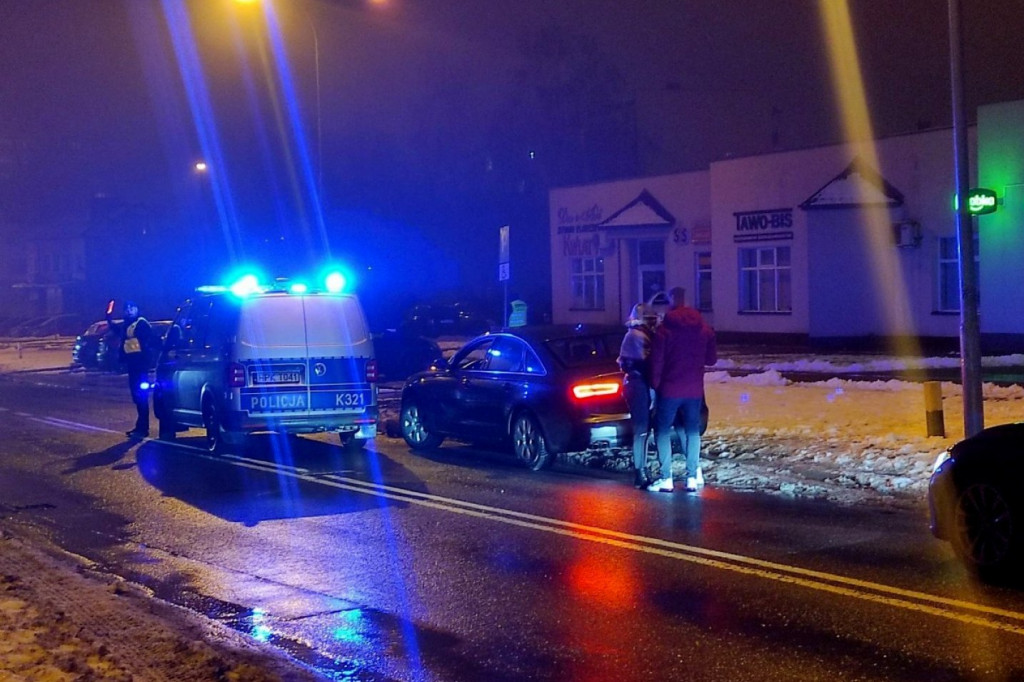W Tarnobrzegu rowerzysta staranował samochód