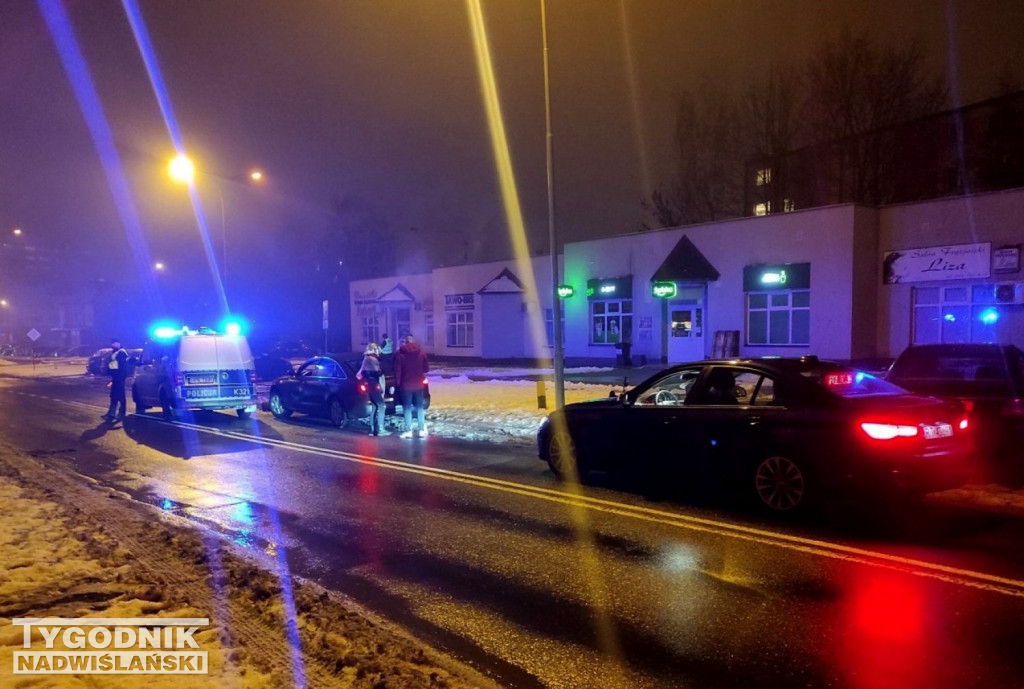 W Tarnobrzegu rowerzysta staranował samochód