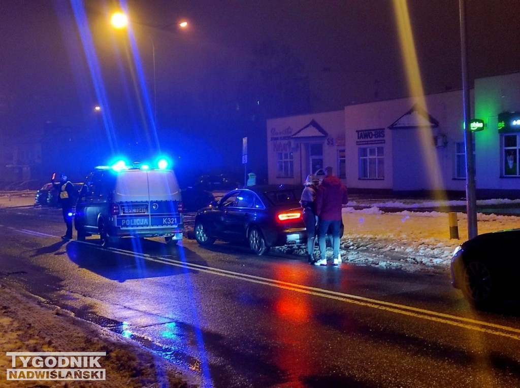 W Tarnobrzegu rowerzysta staranował samochód