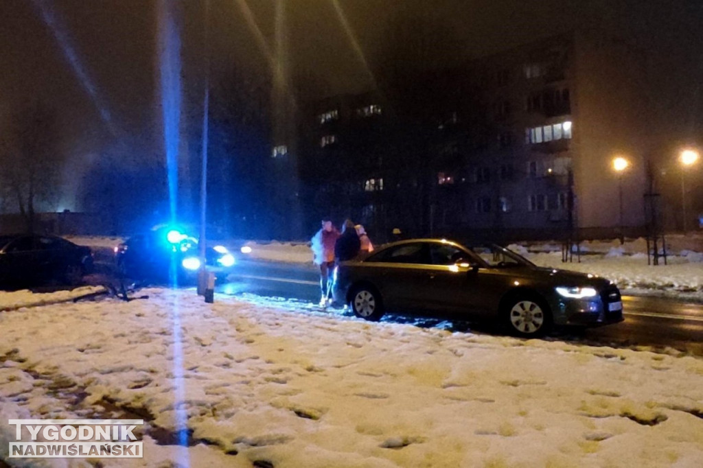 W Tarnobrzegu rowerzysta staranował samochód