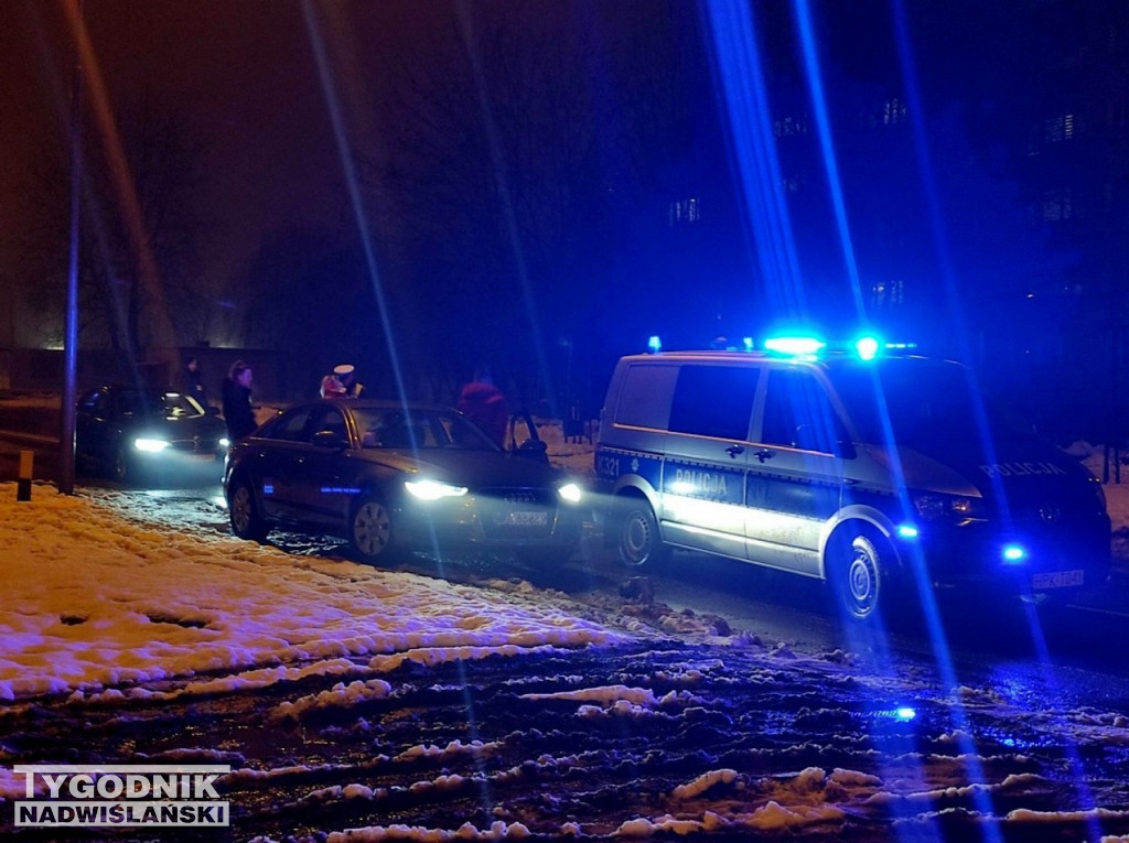 W Tarnobrzegu rowerzysta staranował samochód