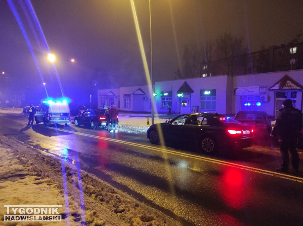 W Tarnobrzegu rowerzysta staranował samochód