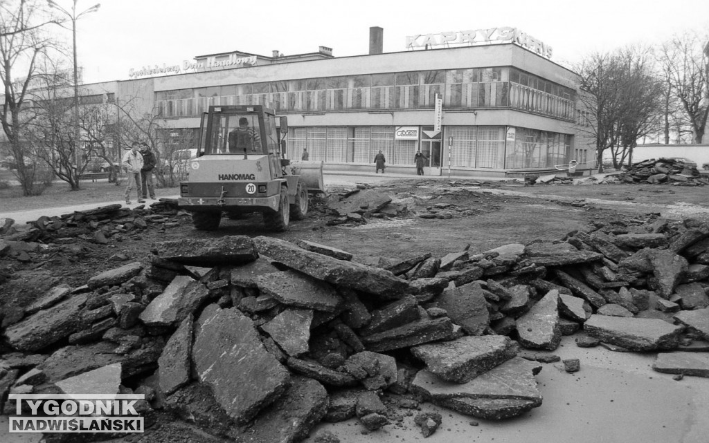 Plac Bartosza Głowackiego przed i po przebudowie