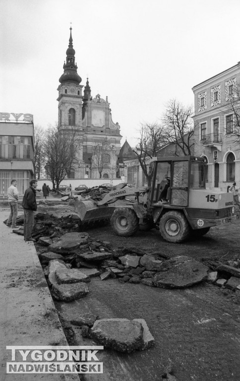 Plac Bartosza Głowackiego przed i po przebudowie