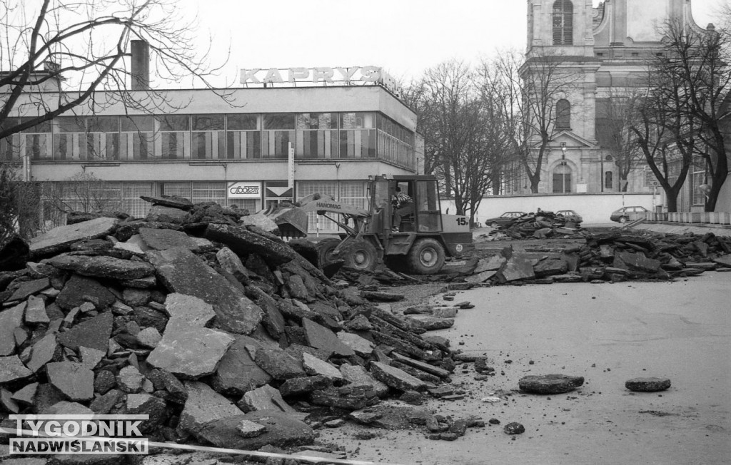 Plac Bartosza Głowackiego przed i po przebudowie