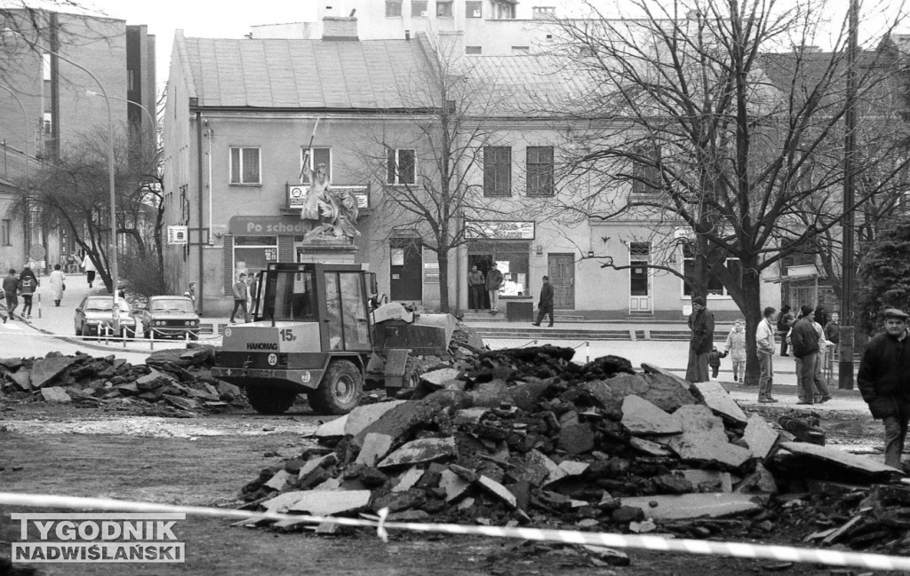 Plac Bartosza Głowackiego przed i po przebudowie