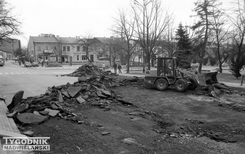 Plac Bartosza Głowackiego przed i po przebudowie