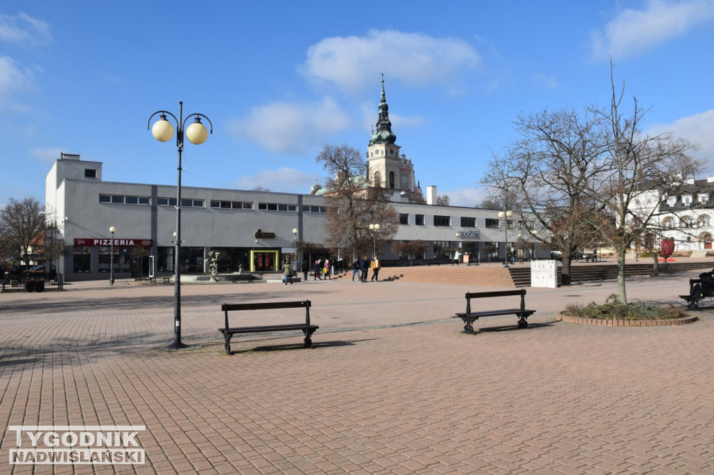 Plac Bartosza Głowackiego przed i po przebudowie