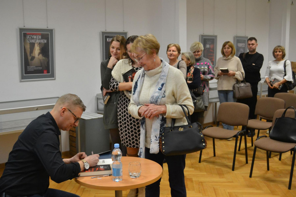 Mariusz Kanios w tarnobrzeskiej bibliotece