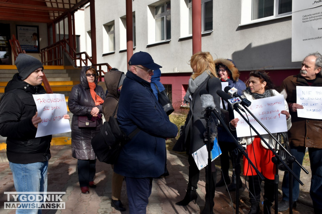 Protest przed szpitalem w Tarnobrzegu